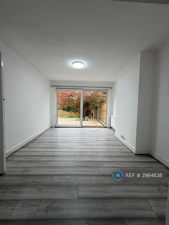 3 bedroom semi-detached house for rent