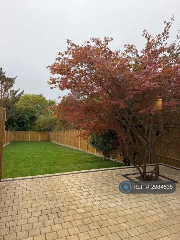 3 bedroom semi-detached house for rent