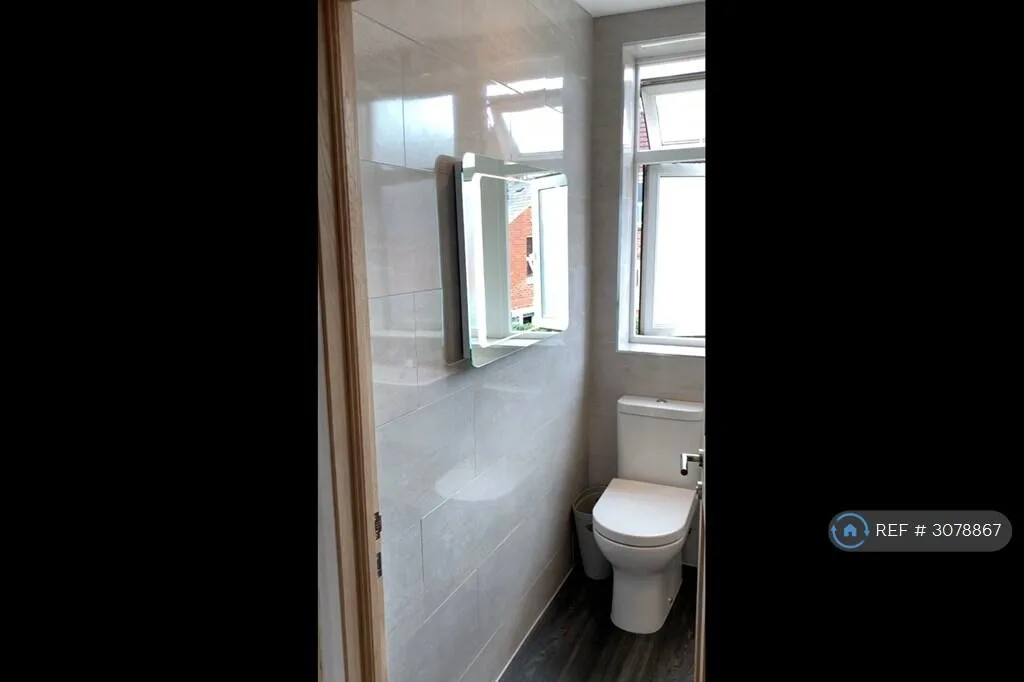 4 bedroom end of terrace house for rent