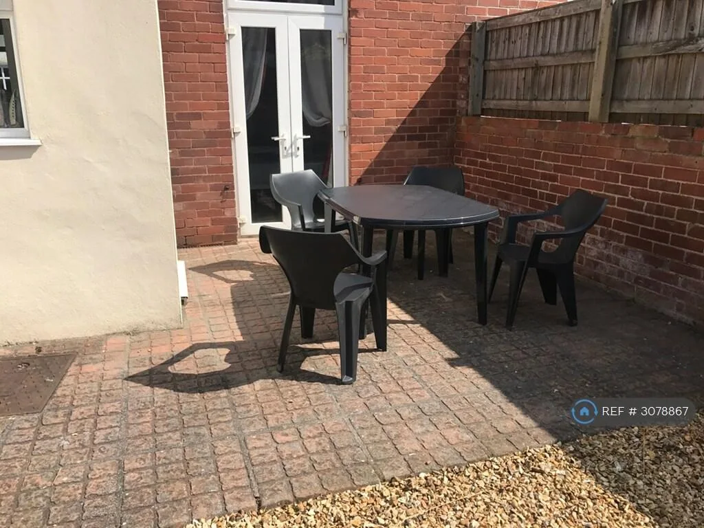 4 bedroom end of terrace house for rent