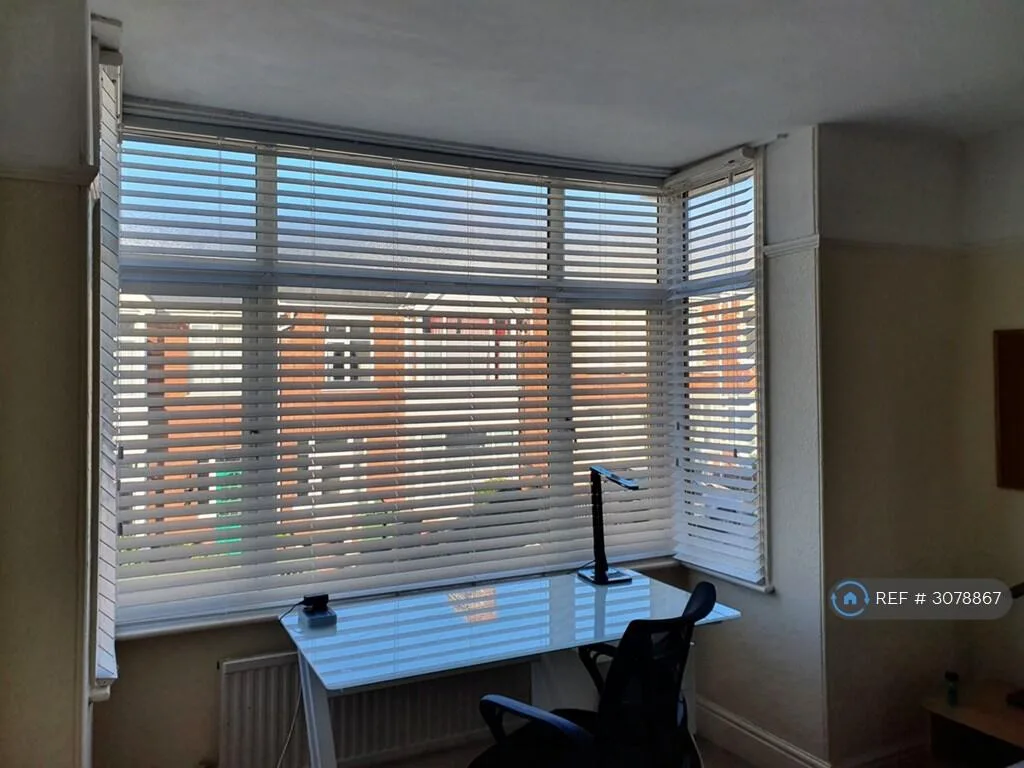 4 bedroom end of terrace house for rent