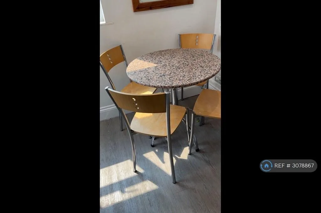 4 bedroom end of terrace house for rent