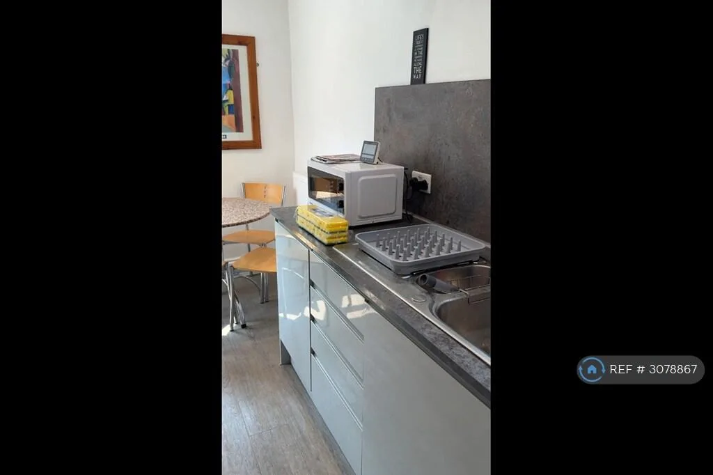 4 bedroom end of terrace house for rent