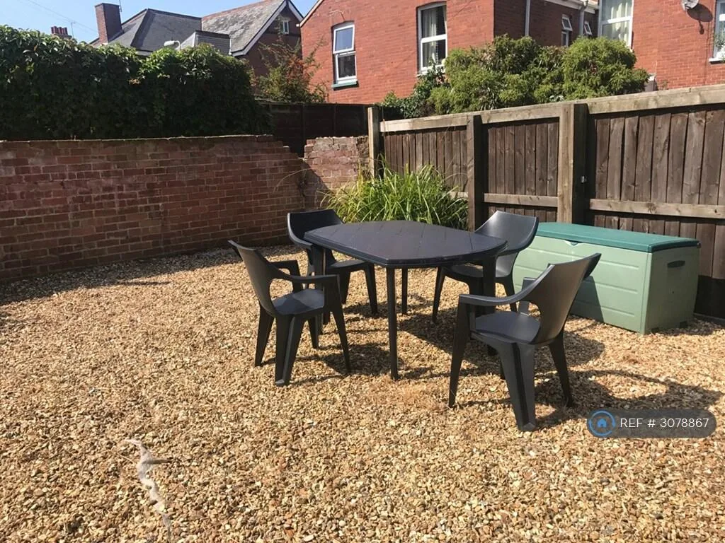 4 bedroom end of terrace house for rent