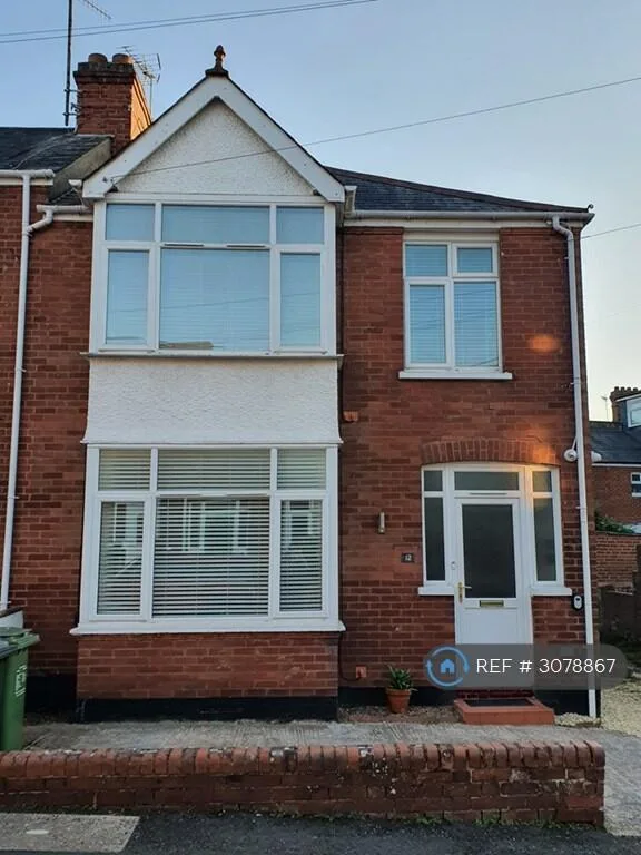4 bedroom end of terrace house for rent