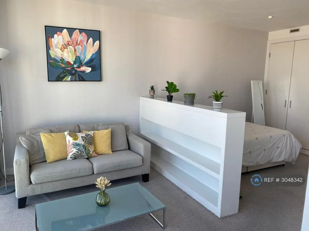 Studio flat for rent