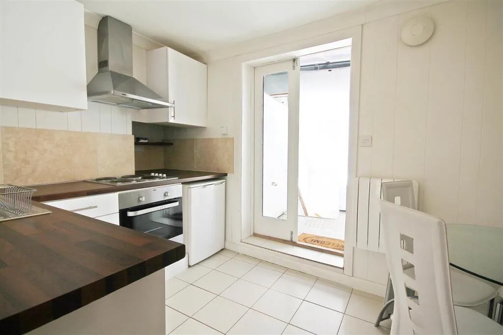 1 bedroom semi-detached house for rent