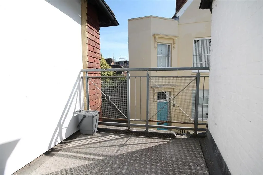 1 bedroom semi-detached house for rent