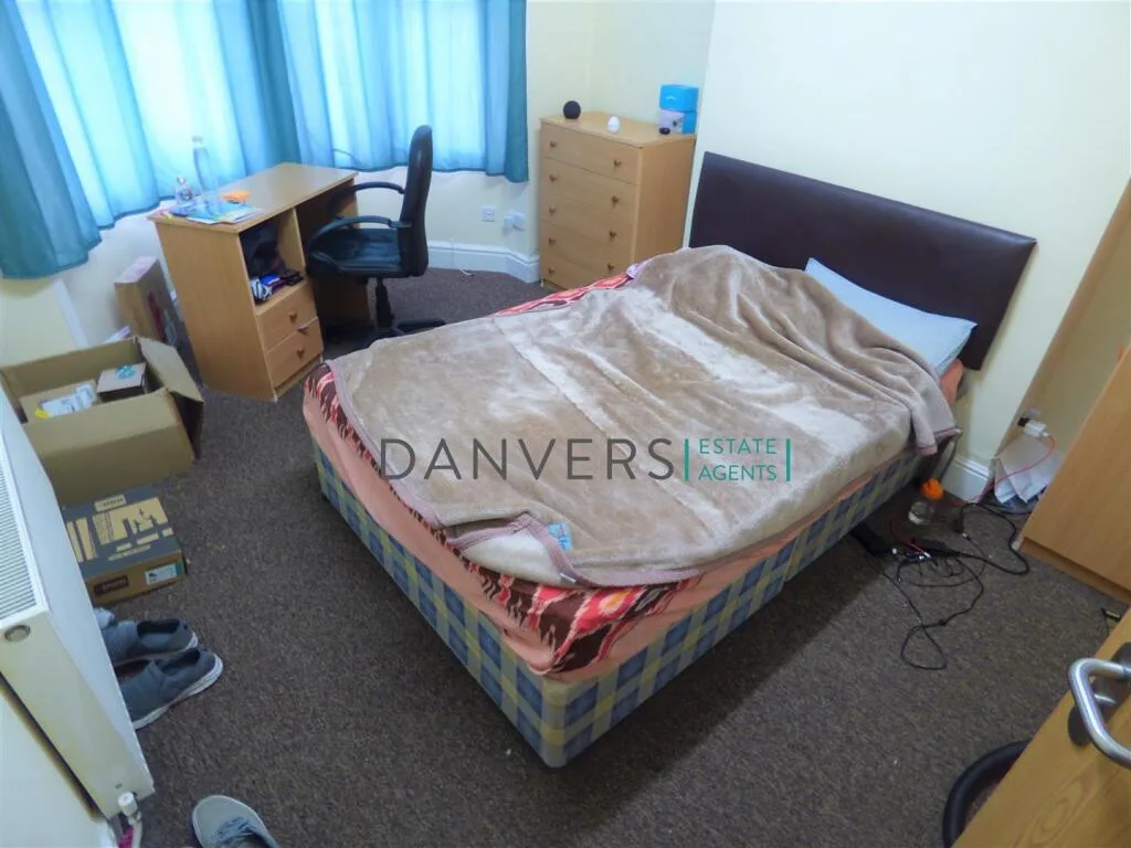 5 bedroom terraced house for rent