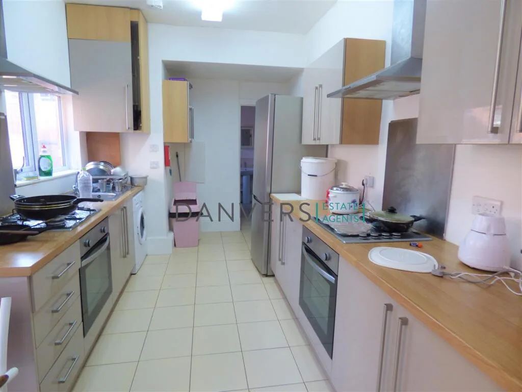 5 bedroom terraced house for rent