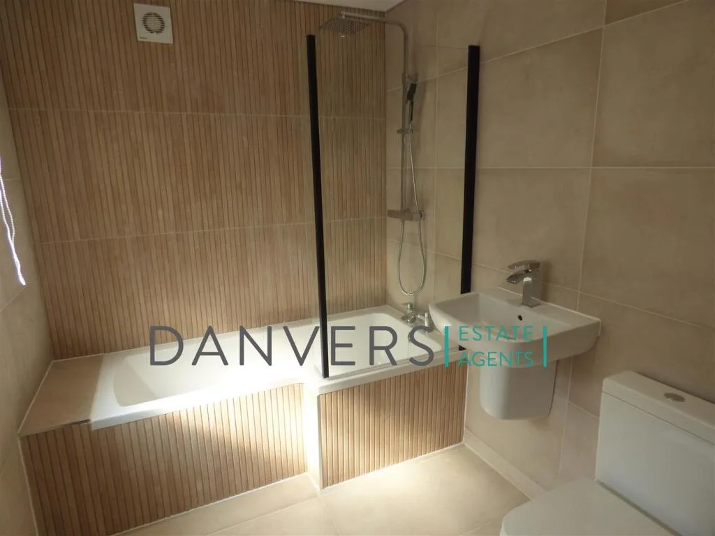 5 bedroom terraced house for rent