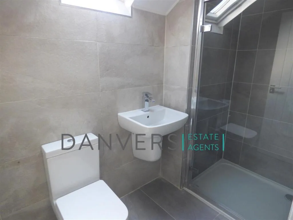 5 bedroom terraced house for rent