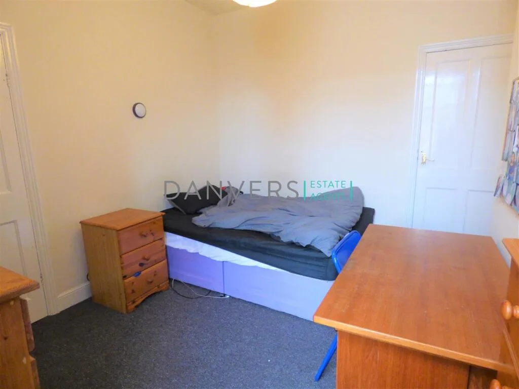 4 bedroom terraced house for rent