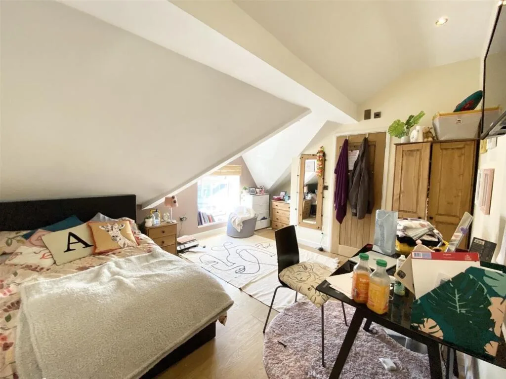 7 bedroom terraced house for rent
