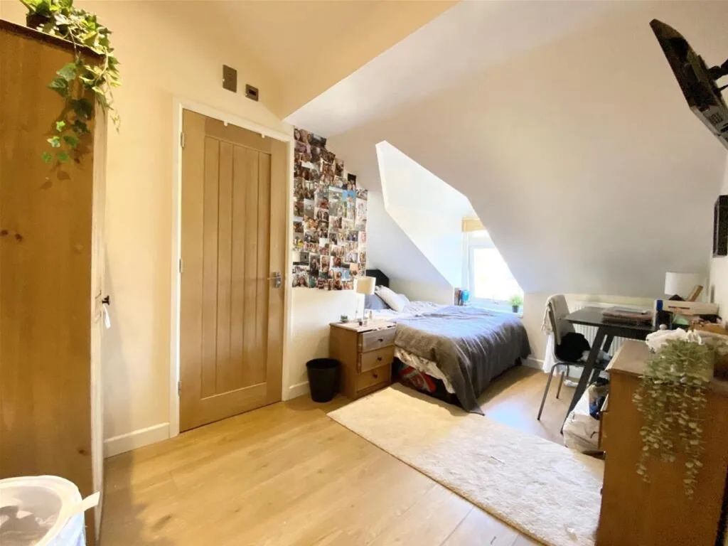 7 bedroom terraced house for rent