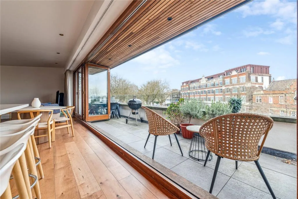 2 bedroom penthouse for rent