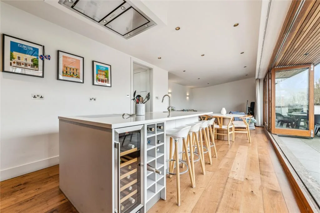 2 bedroom penthouse for rent