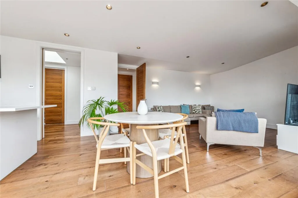 2 bedroom penthouse for rent