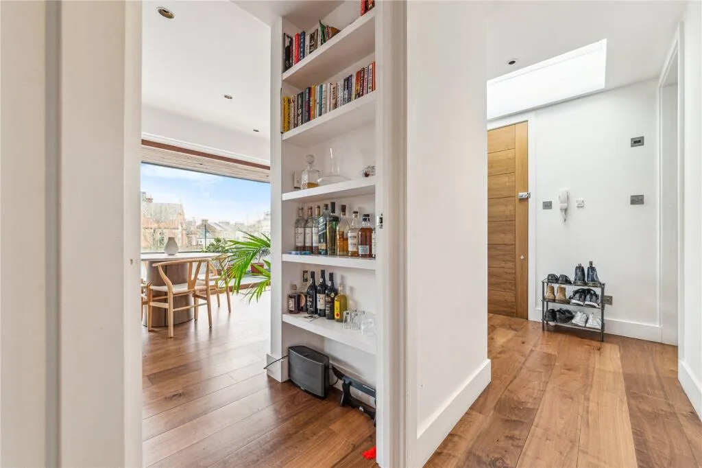 2 bedroom penthouse for rent