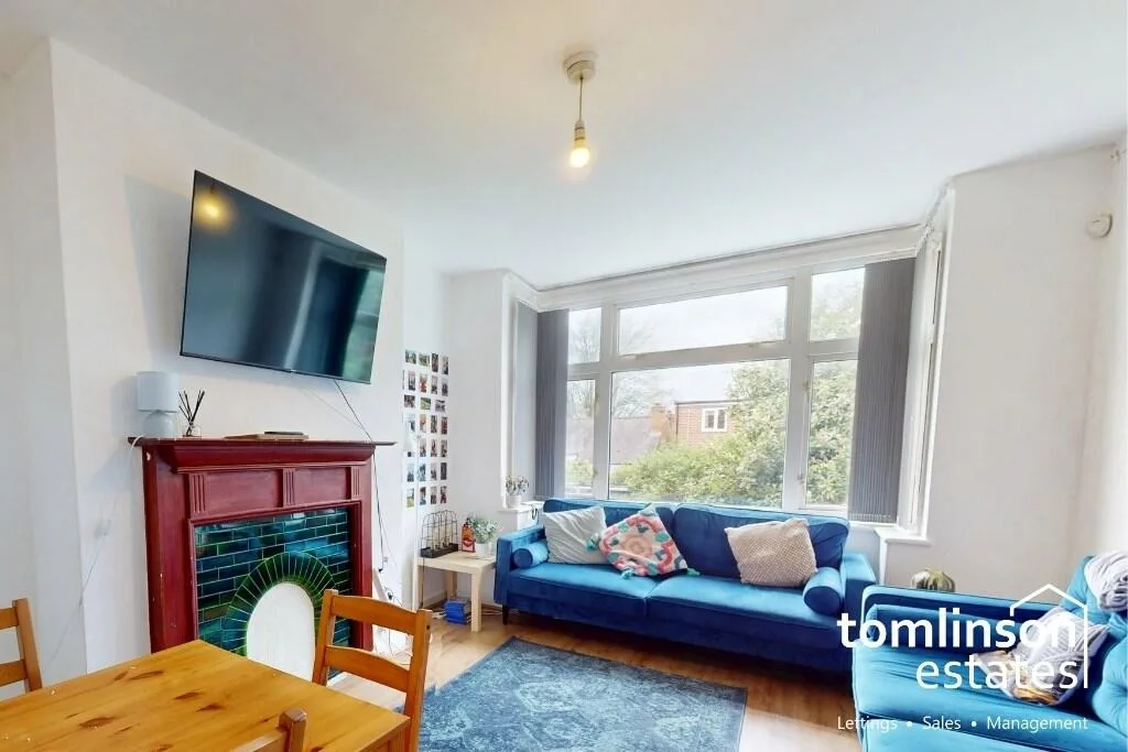5 bedroom semi-detached house for rent