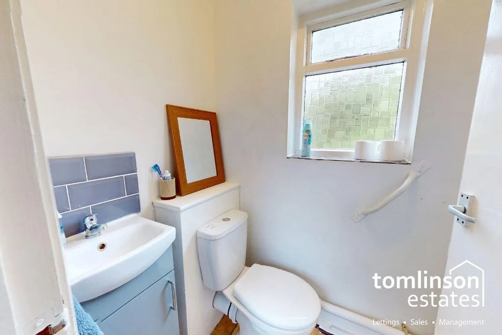 5 bedroom semi-detached house for rent