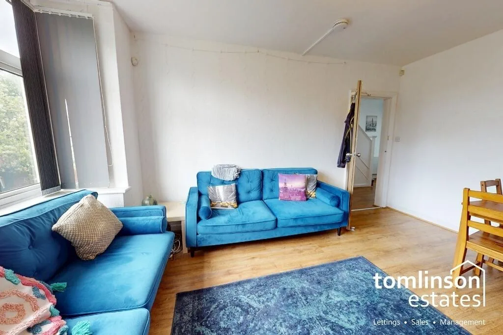 5 bedroom semi-detached house for rent