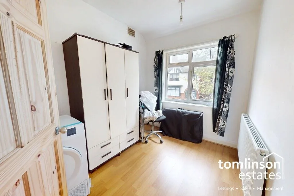 5 bedroom semi-detached house for rent