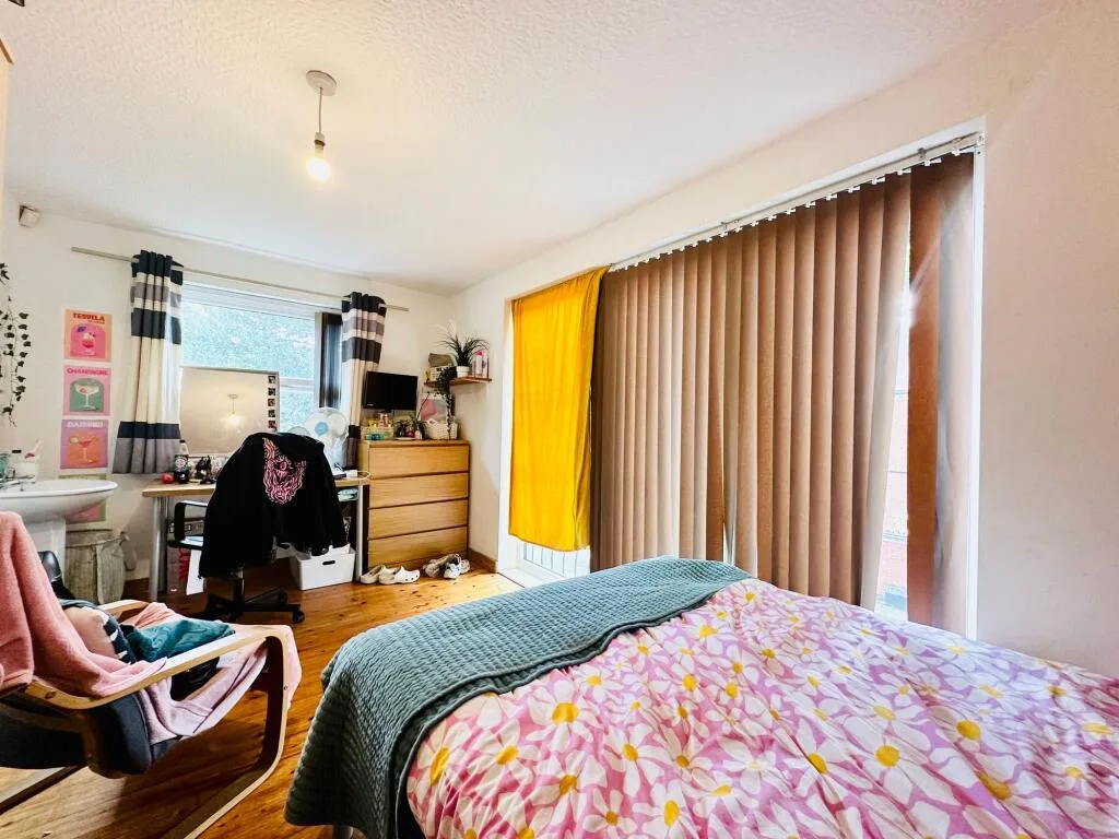 6 bedroom detached house for rent