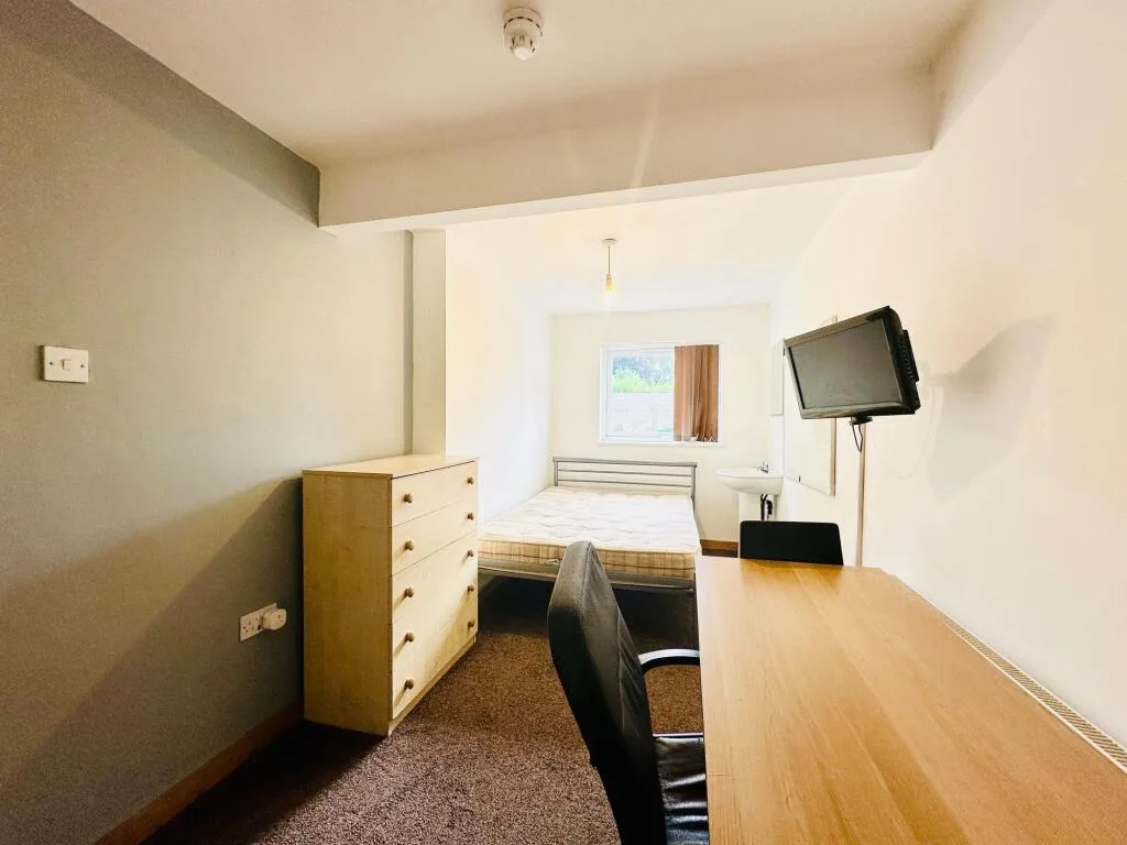 6 bedroom detached house for rent