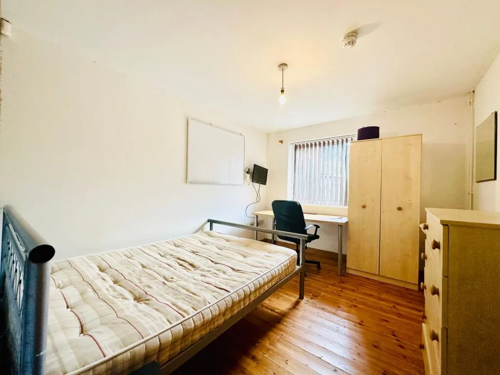 6 bedroom detached house for rent