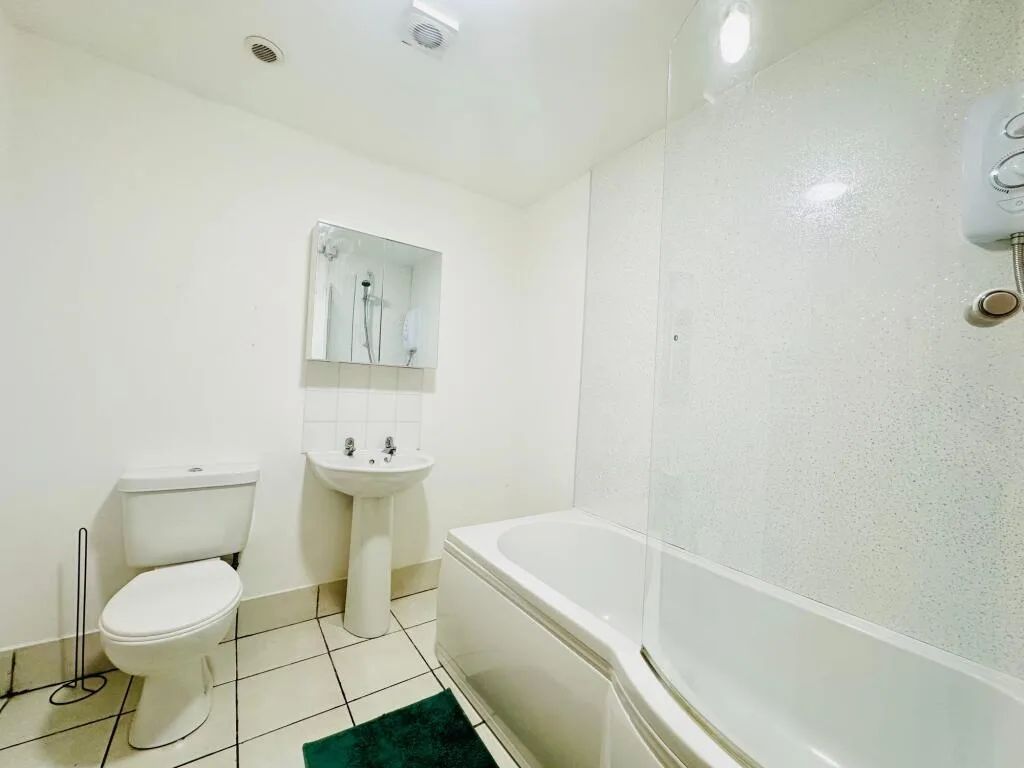 6 bedroom detached house for rent