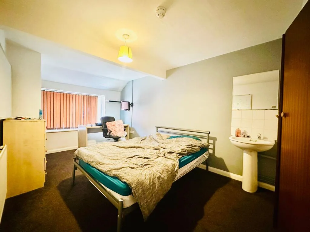 6 bedroom detached house for rent