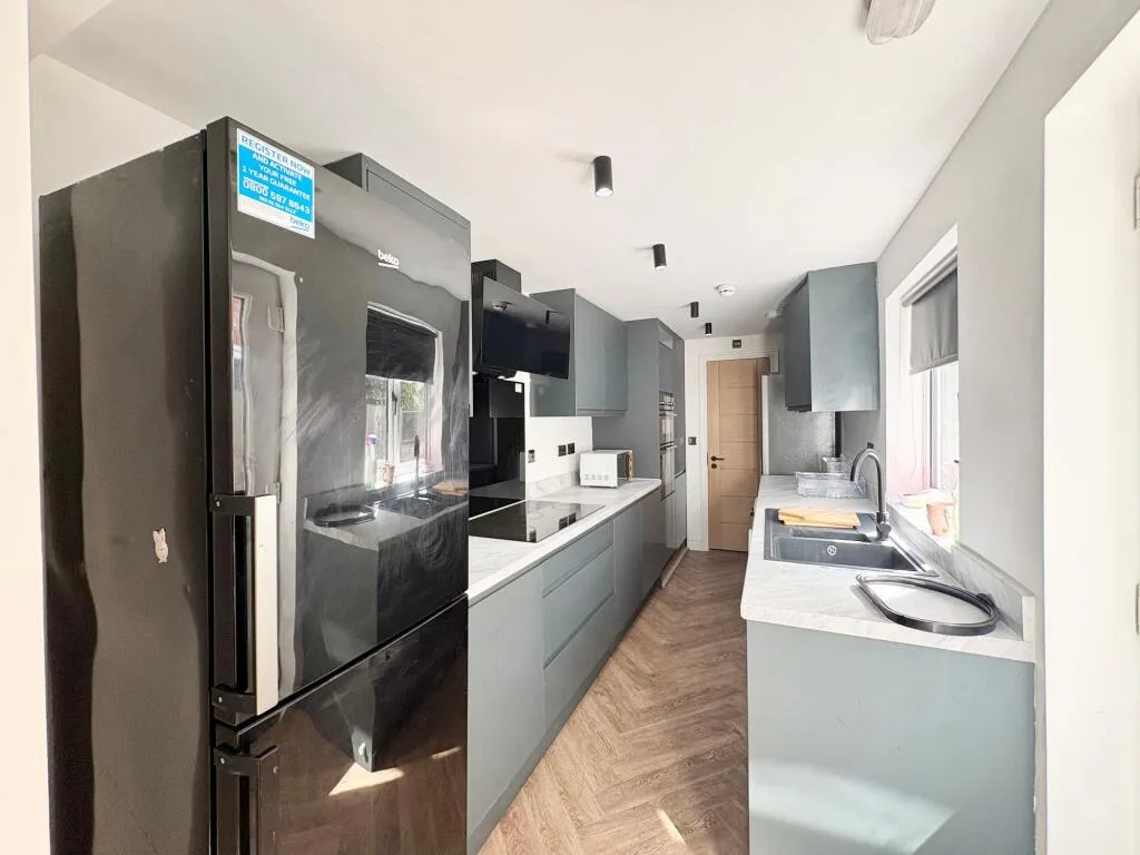 5 bedroom terraced house for rent