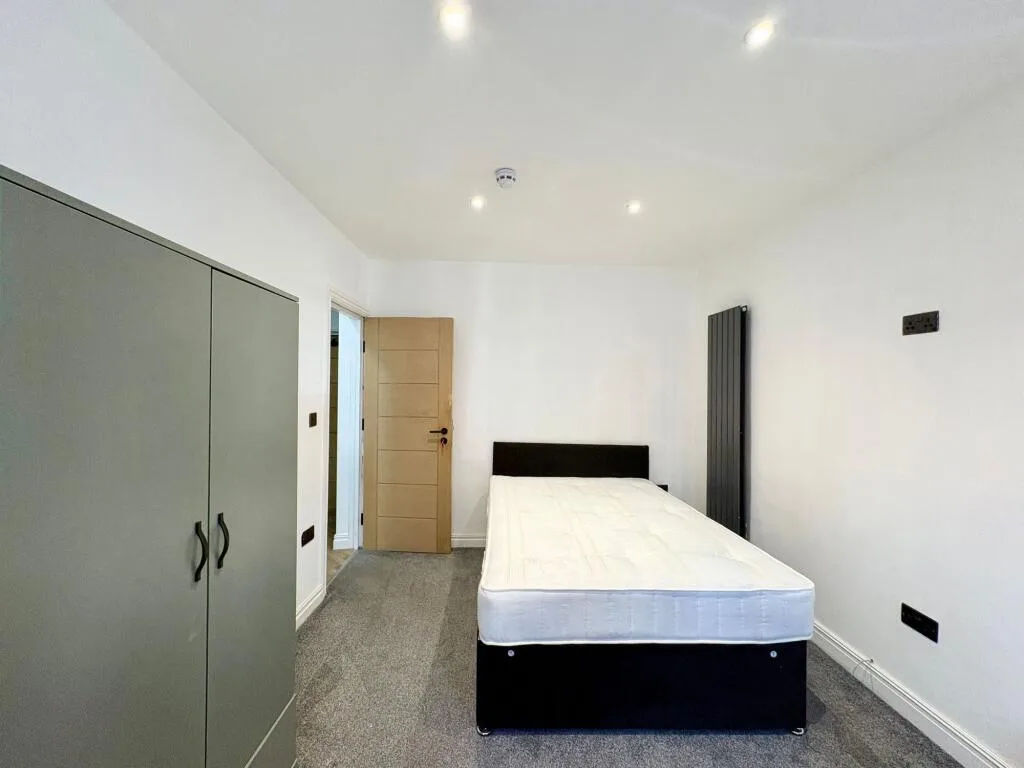 5 bedroom terraced house for rent