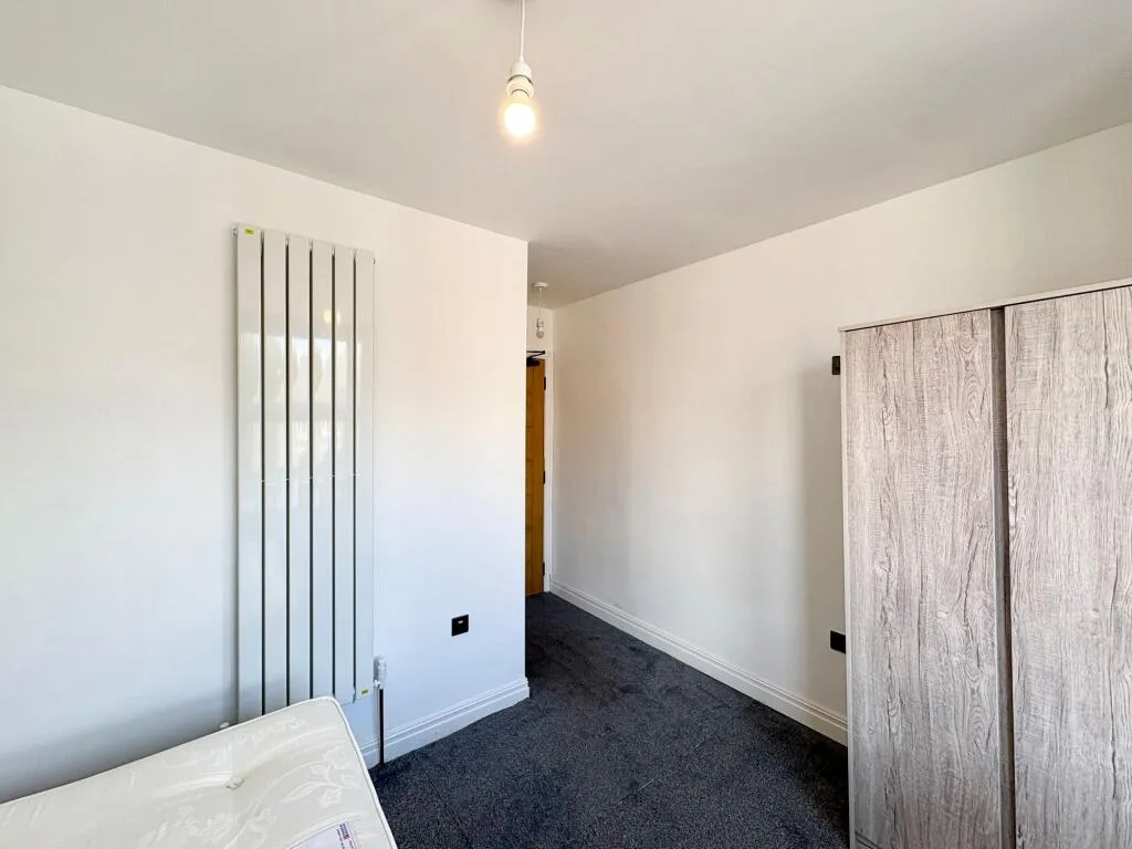 5 bedroom terraced house for rent