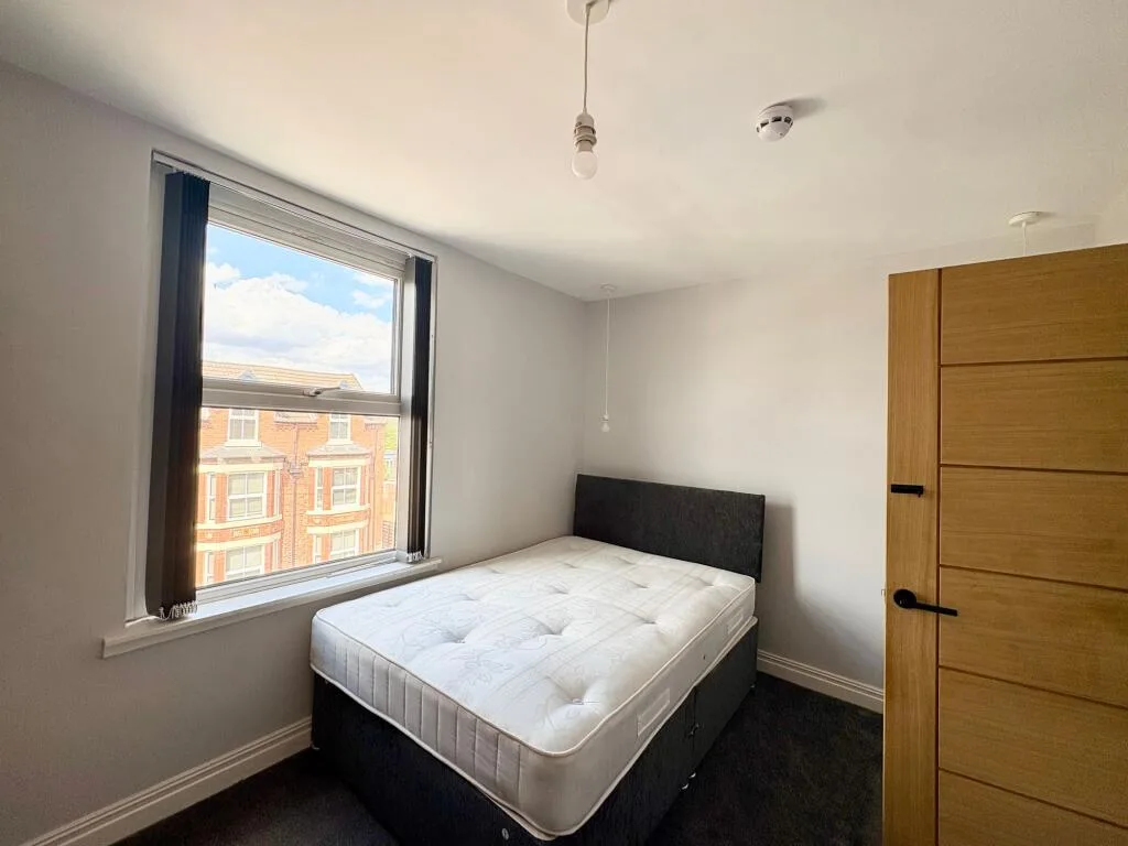 5 bedroom terraced house for rent