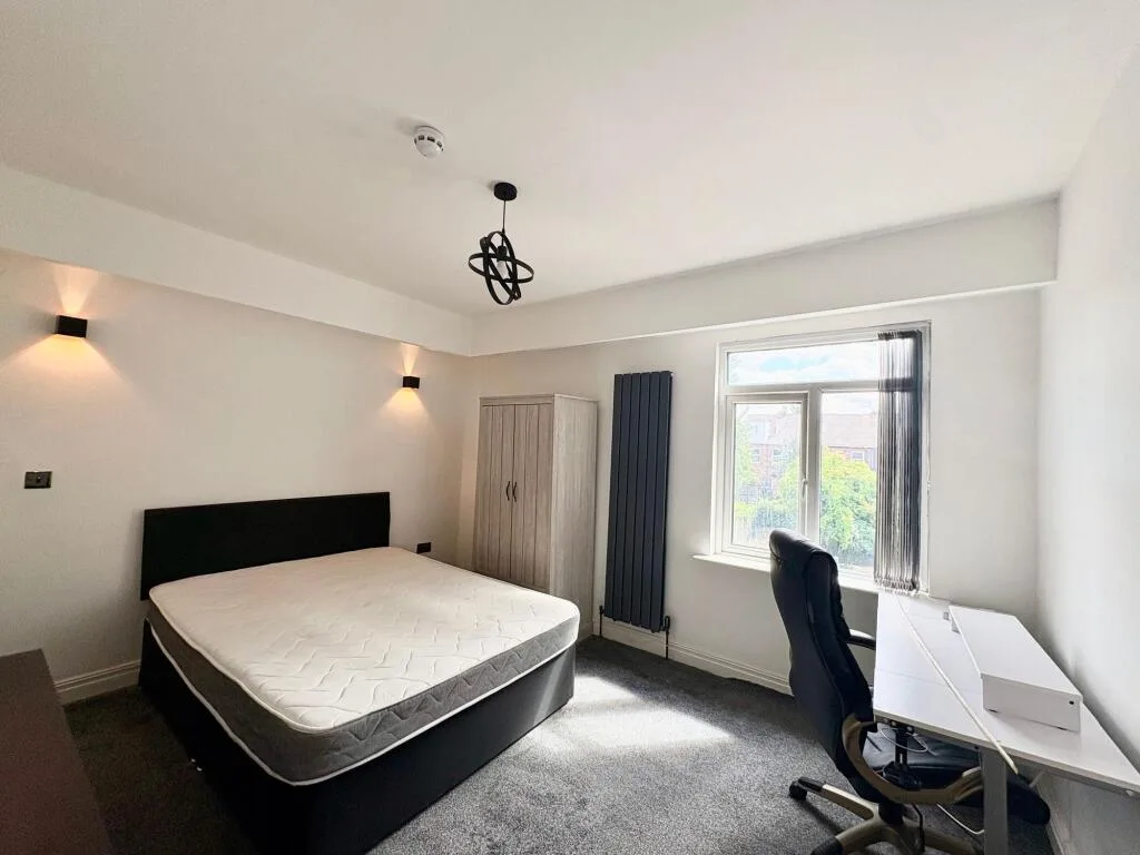 5 bedroom terraced house for rent