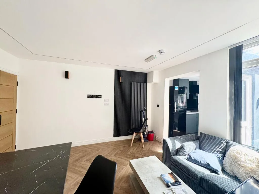 5 bedroom terraced house for rent