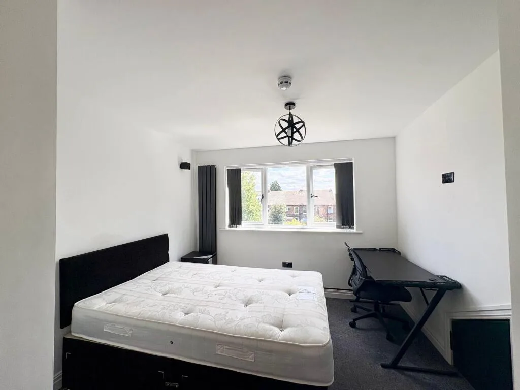 5 bedroom terraced house for rent