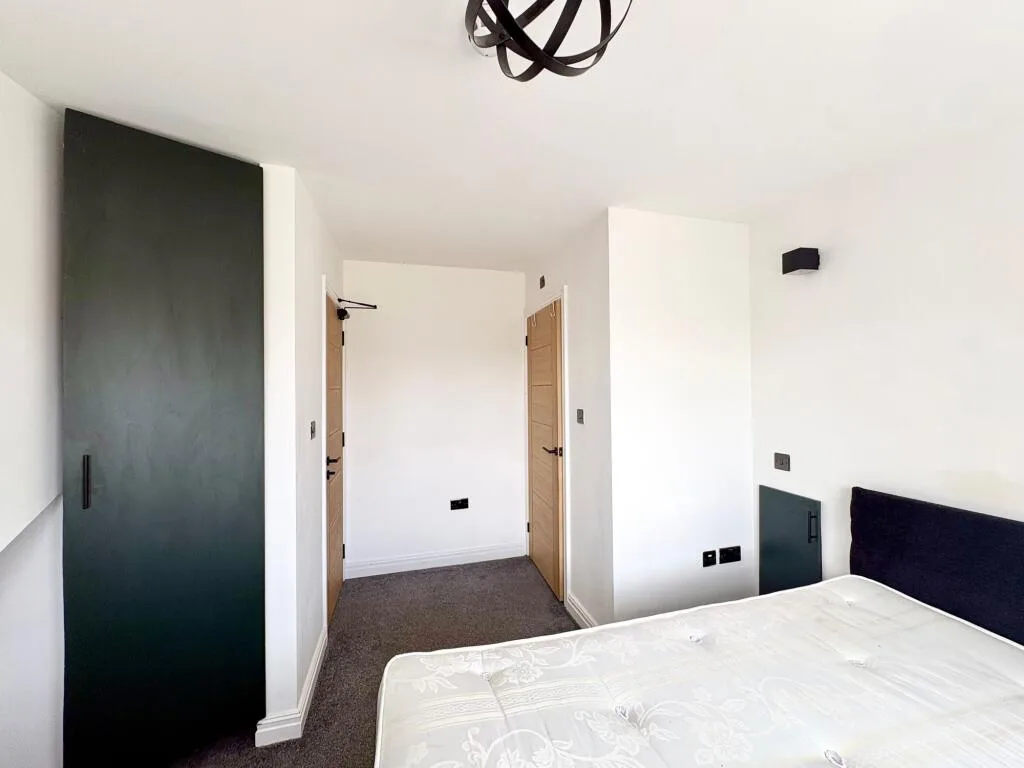 5 bedroom terraced house for rent