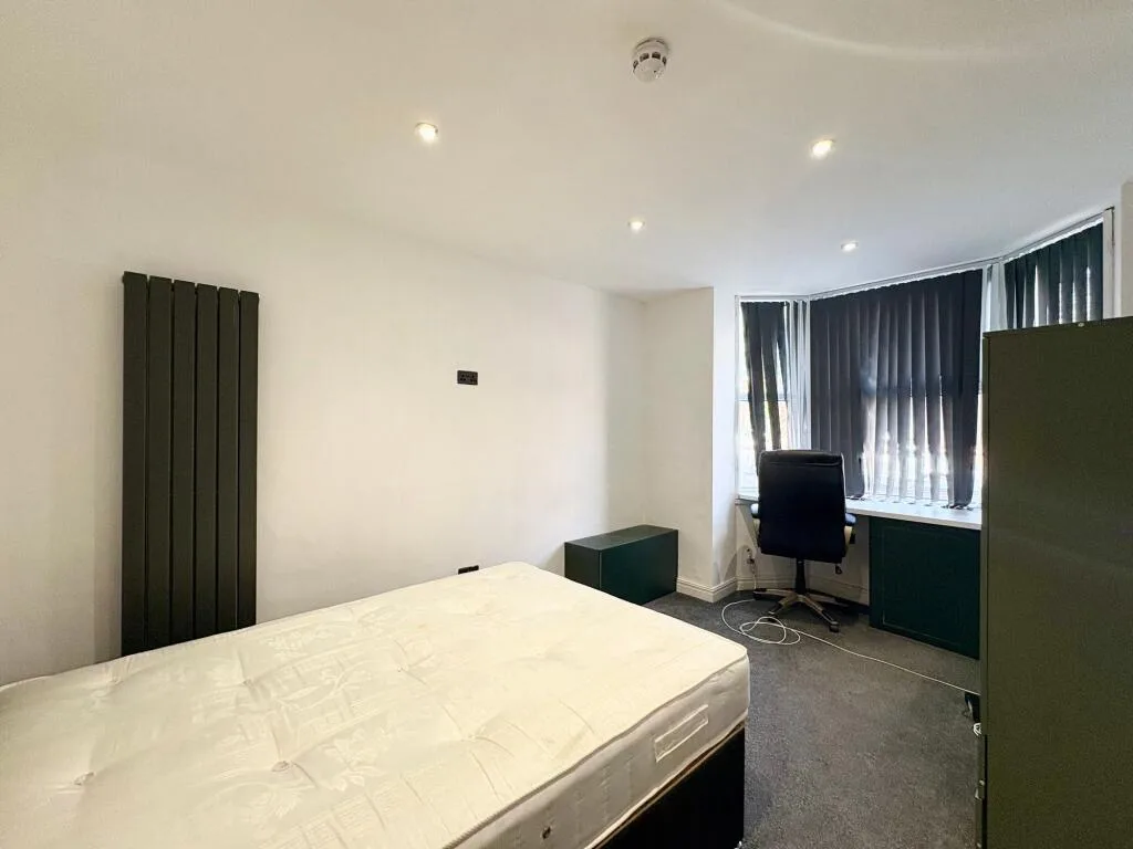5 bedroom terraced house for rent