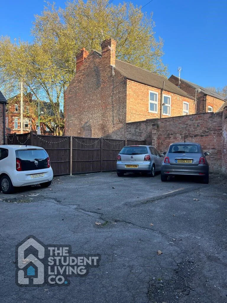 7 bedroom detached house for rent