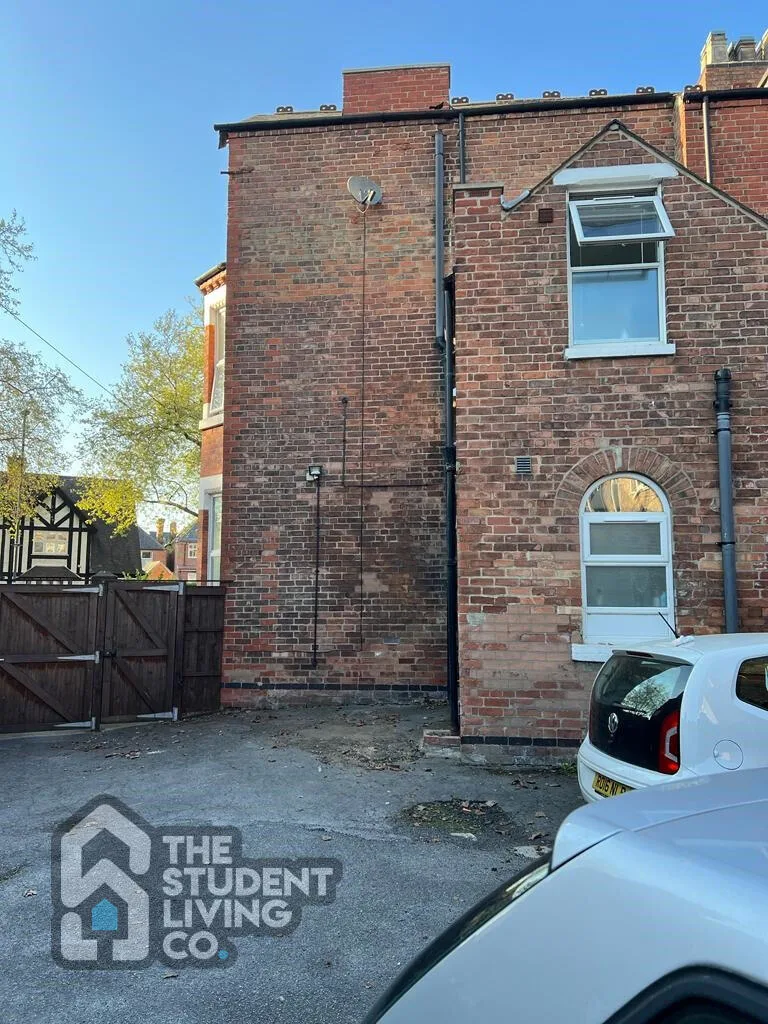 7 bedroom detached house for rent