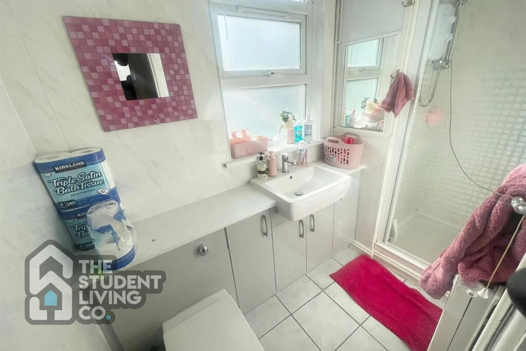 7 bedroom detached house for rent