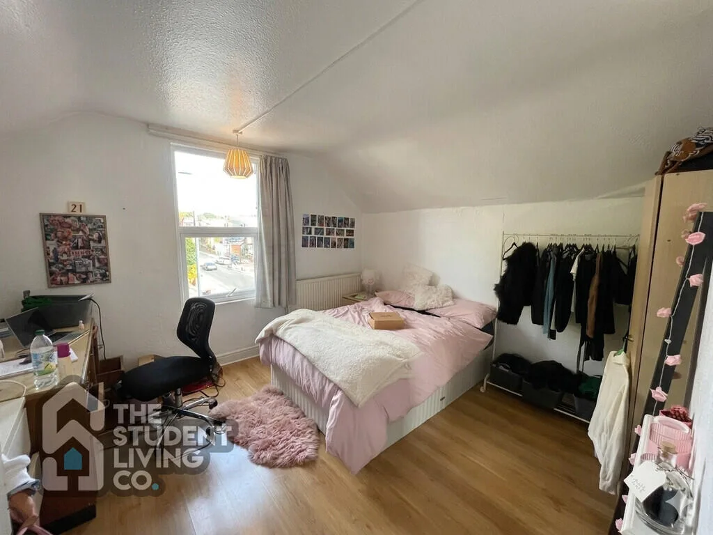 7 bedroom detached house for rent