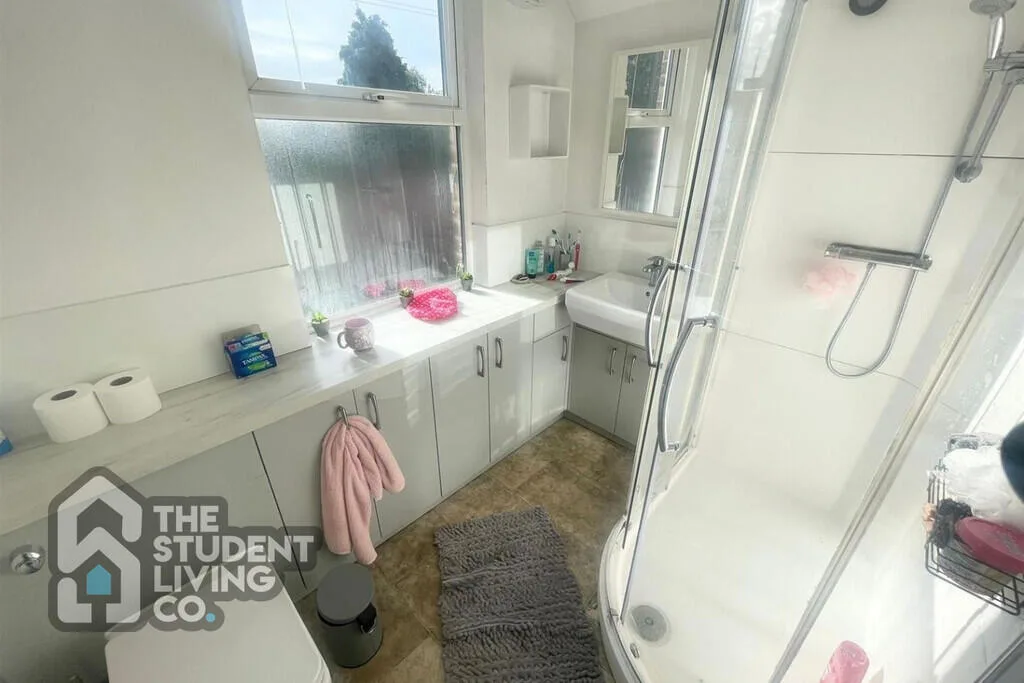 7 bedroom detached house for rent