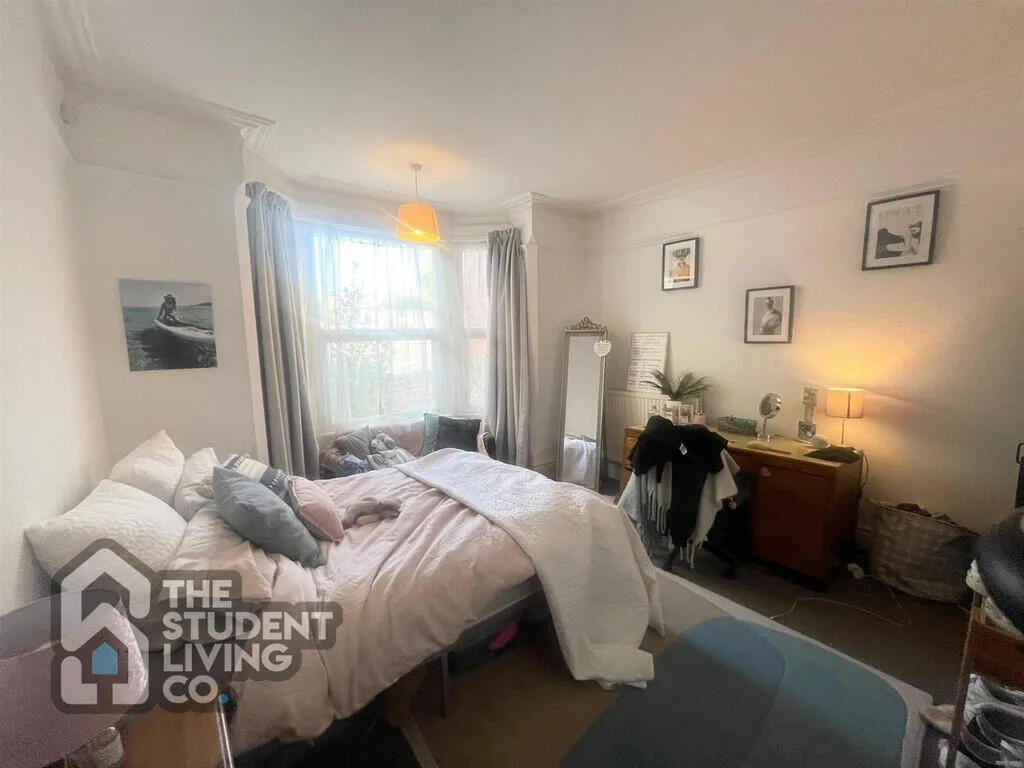 7 bedroom detached house for rent