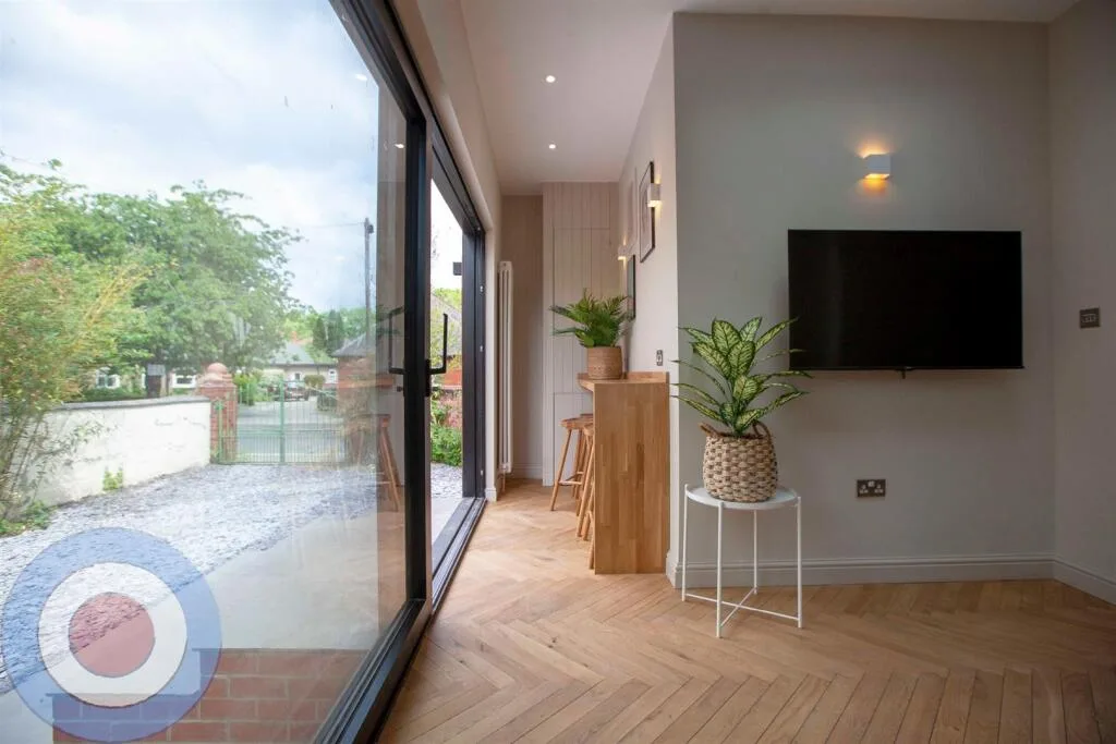 8 bedroom terraced house for rent