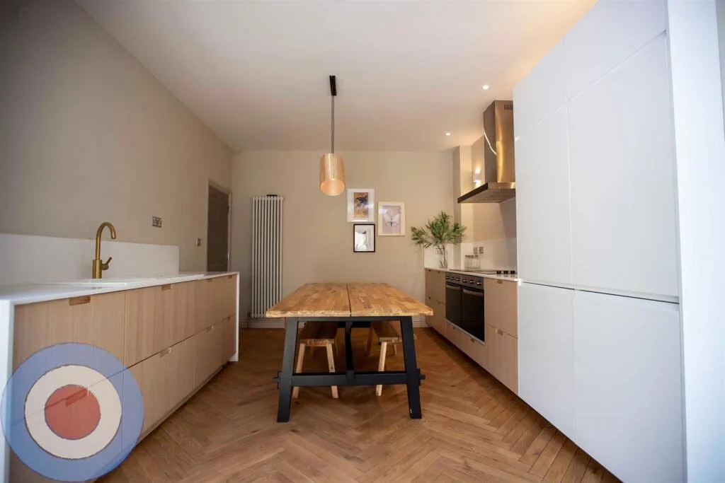 8 bedroom terraced house for rent