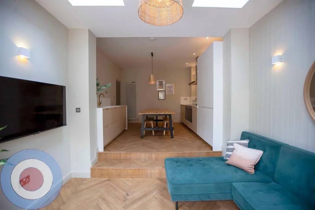 8 bedroom terraced house for rent